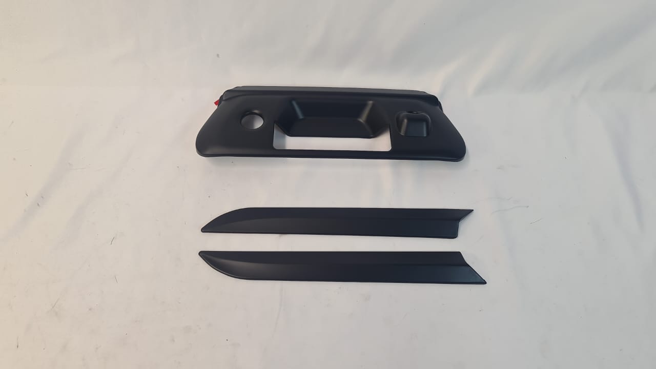 Nissan Navara Tail Gate Cover with Arrow 2013-2020