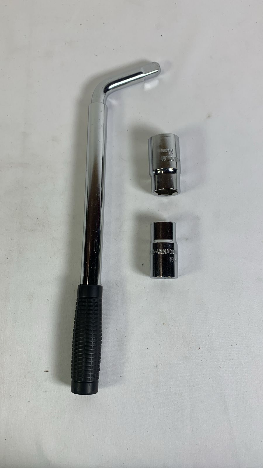 Telescopic wheel mitwrench