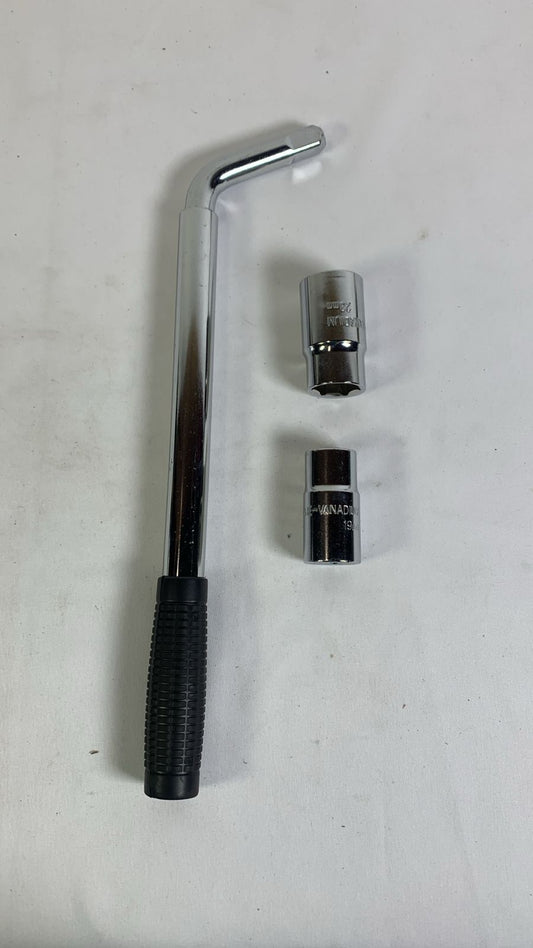 Telescopic wheel mitwrench