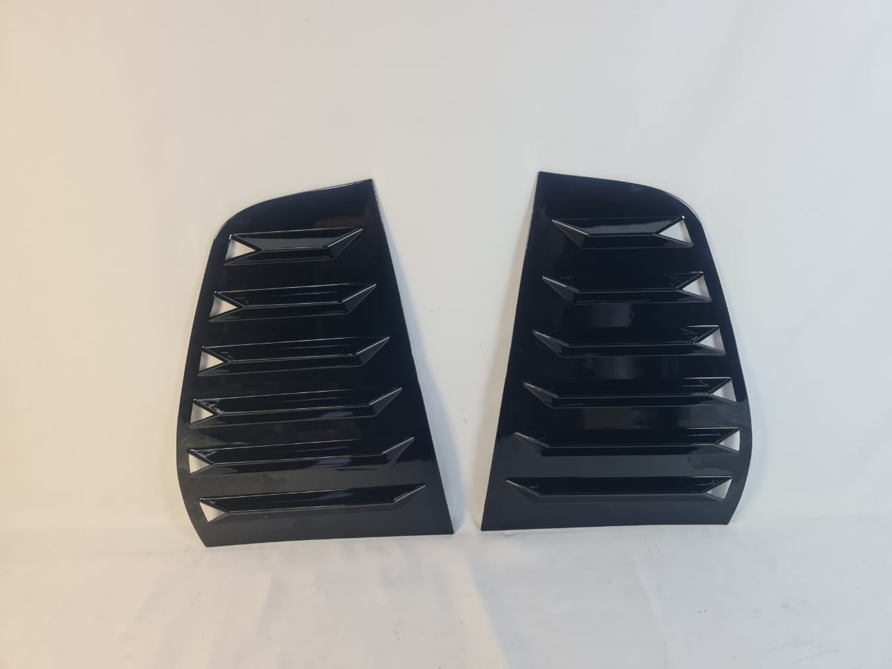 VW GOLF 6 window louvers  Blinds